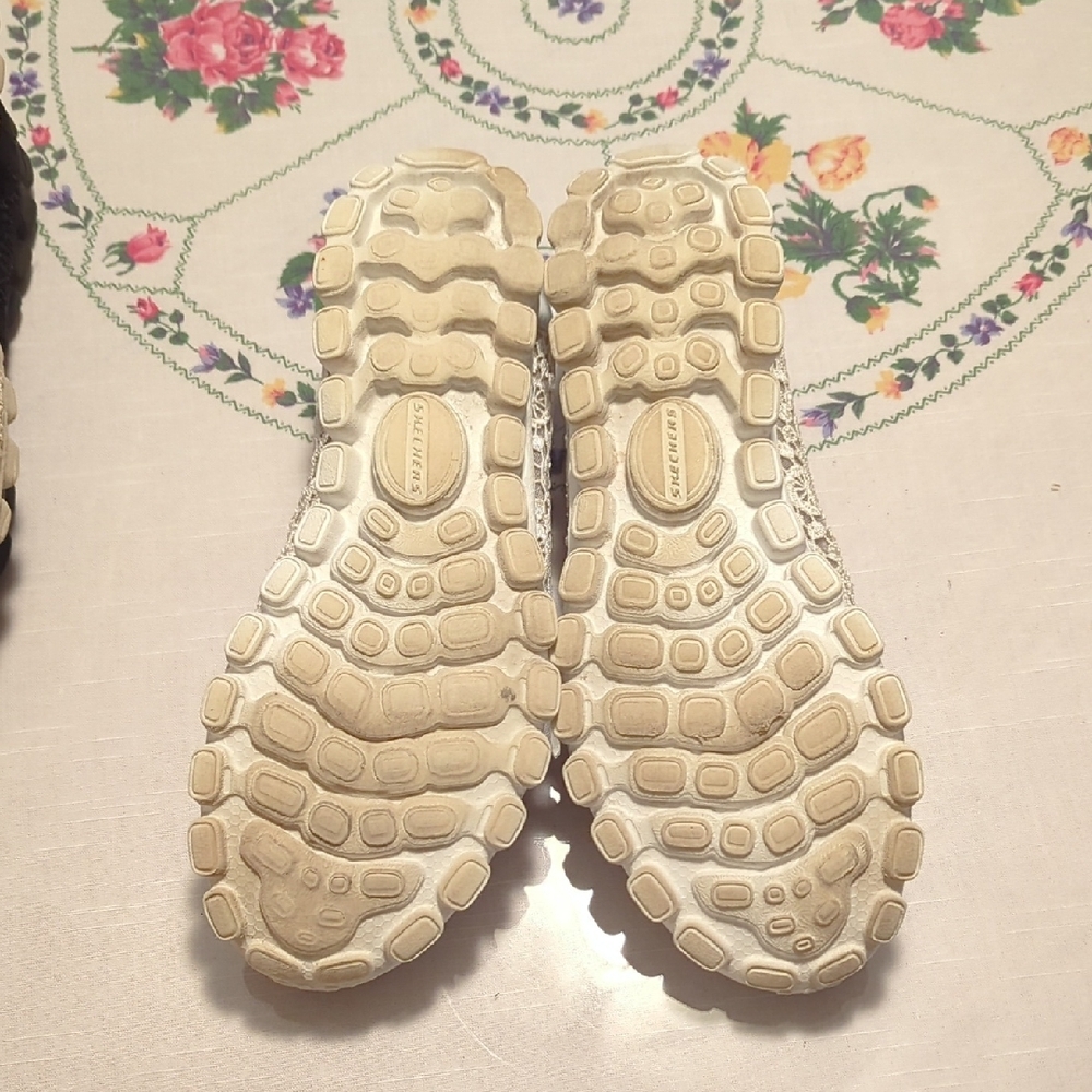 Skechers Women's White Lace Flats - Picture 3 of 5
